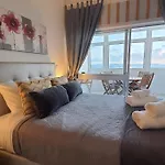 Front Ocean View Apartman *