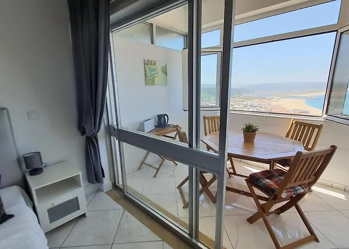 Front Ocean View דירה נאזרה