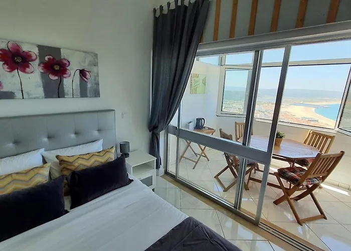 דירה Front Ocean View נאזרה