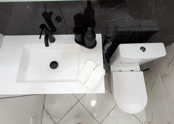 Front Ocean View דירה נאזרה